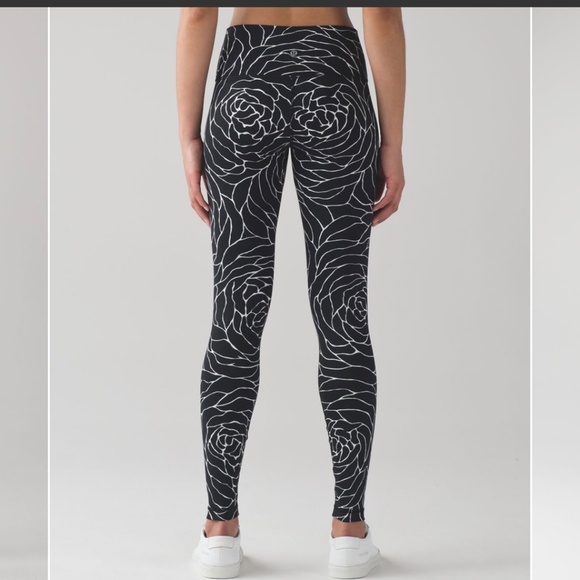 Lululemon Wunder Under High Waisted Leggings in Radiant 8 - Picture 2 of 11